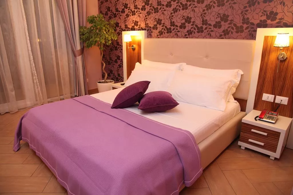 Gold 7 Family room 1.jpg